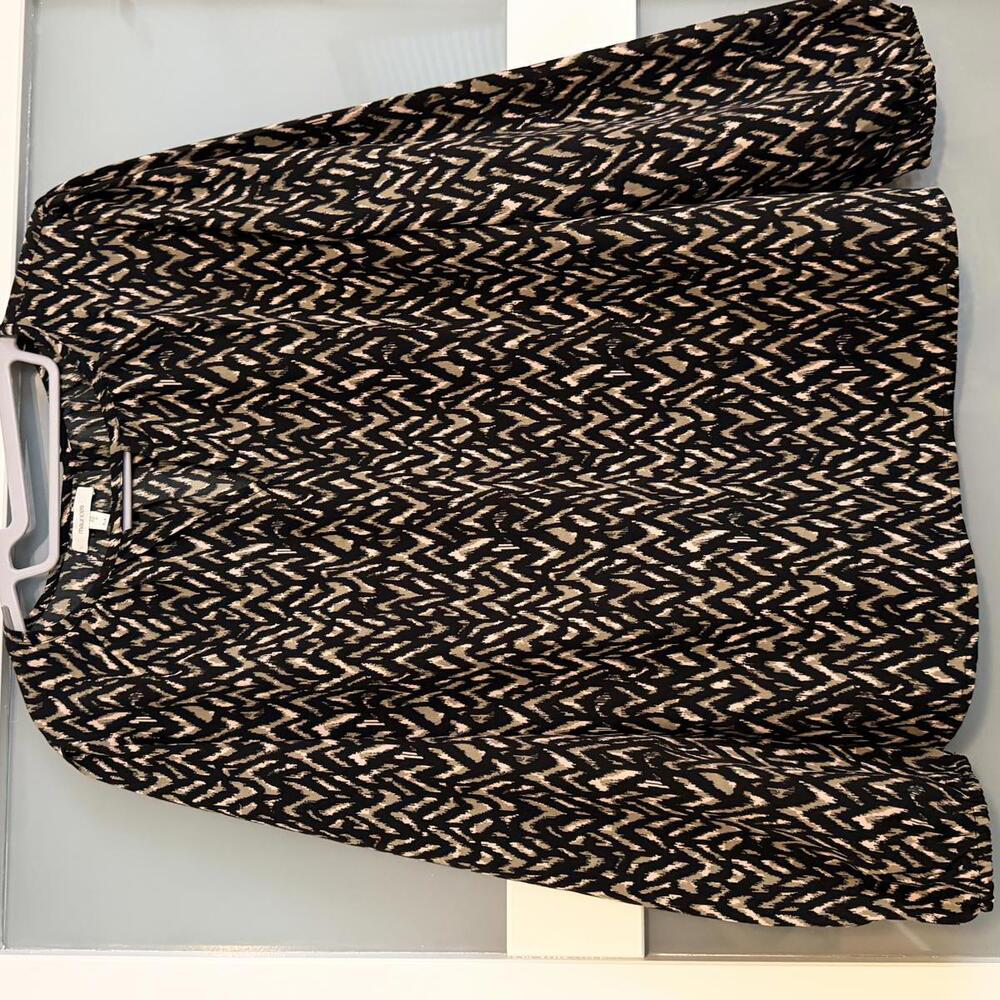 Maurices Women's Medium Long Sleeve Blouse with Abstract Pattern